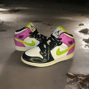 Nike Air Jordan 1 Mid Se Gs Cyber Active Fuchsia Cz9835-100 Kids  Size 4.5Y